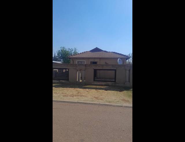 2 BEDROOM PROPERTY TO RENT IN ROSSLYN